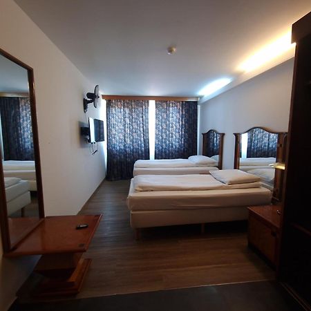 Sky Apart Hotel - Hotel Eurocap Jette Bagian luar foto