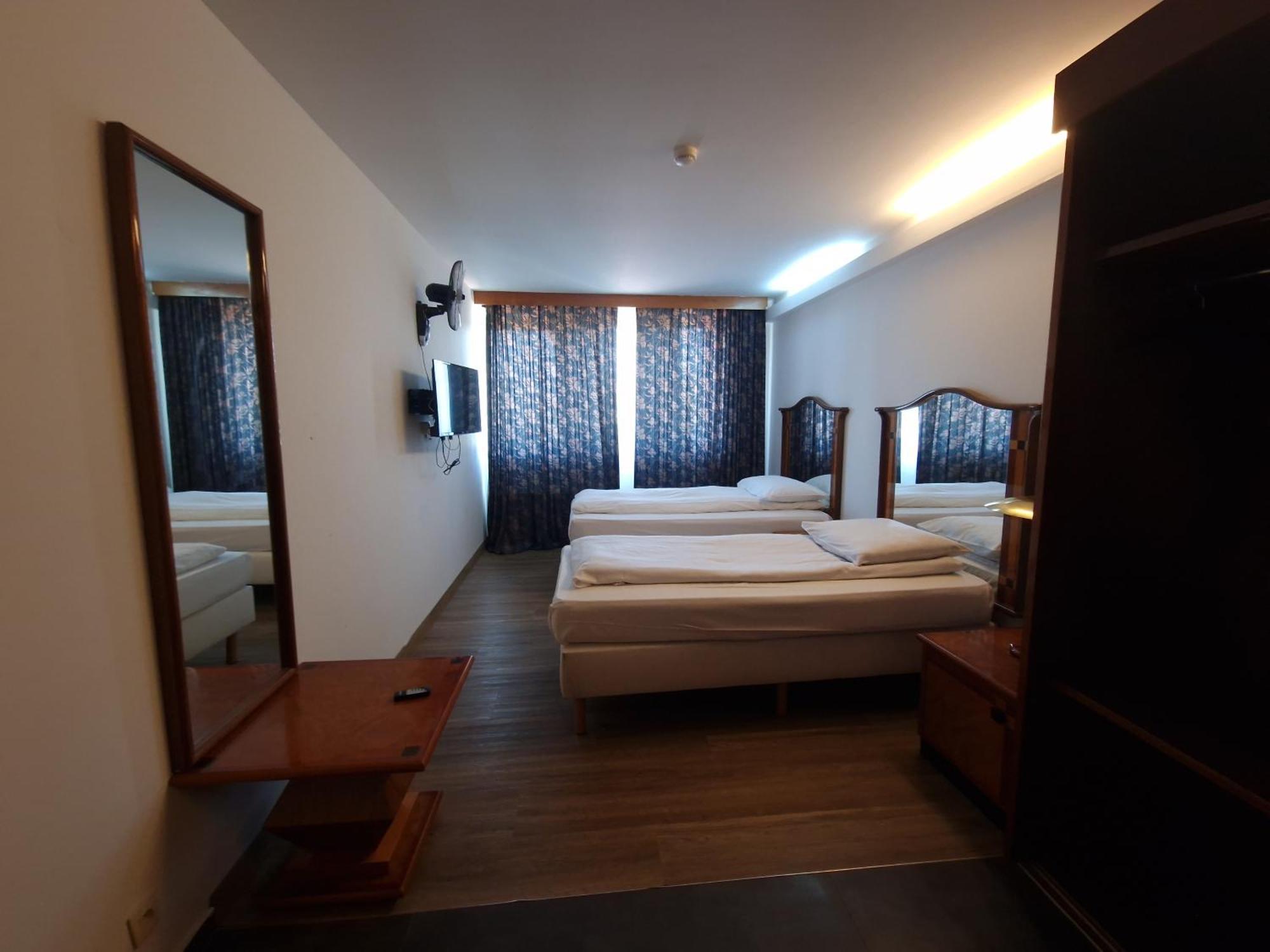 Sky Apart Hotel - Hotel Eurocap Jette Bagian luar foto