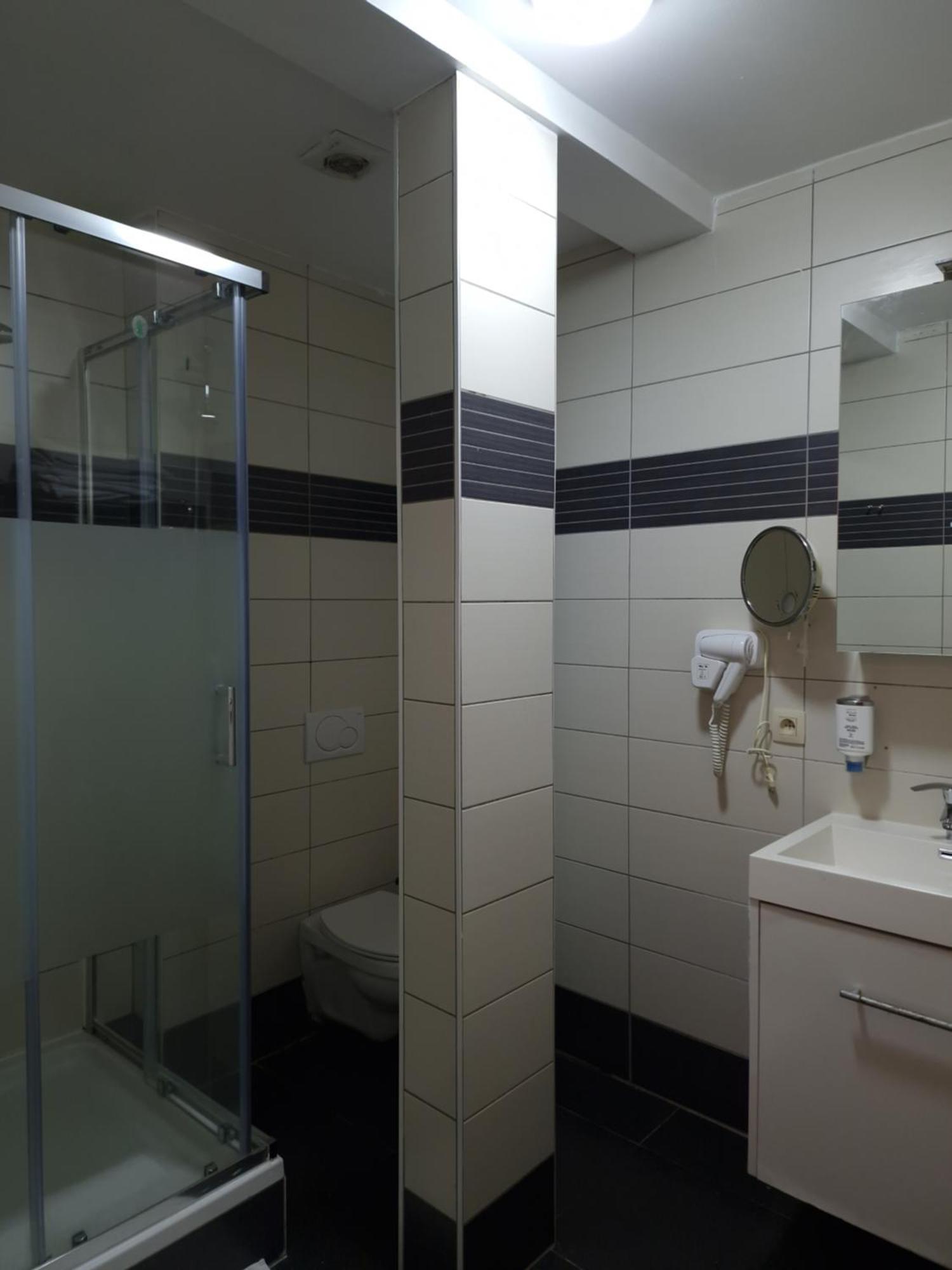 Sky Apart Hotel - Hotel Eurocap Jette Bagian luar foto