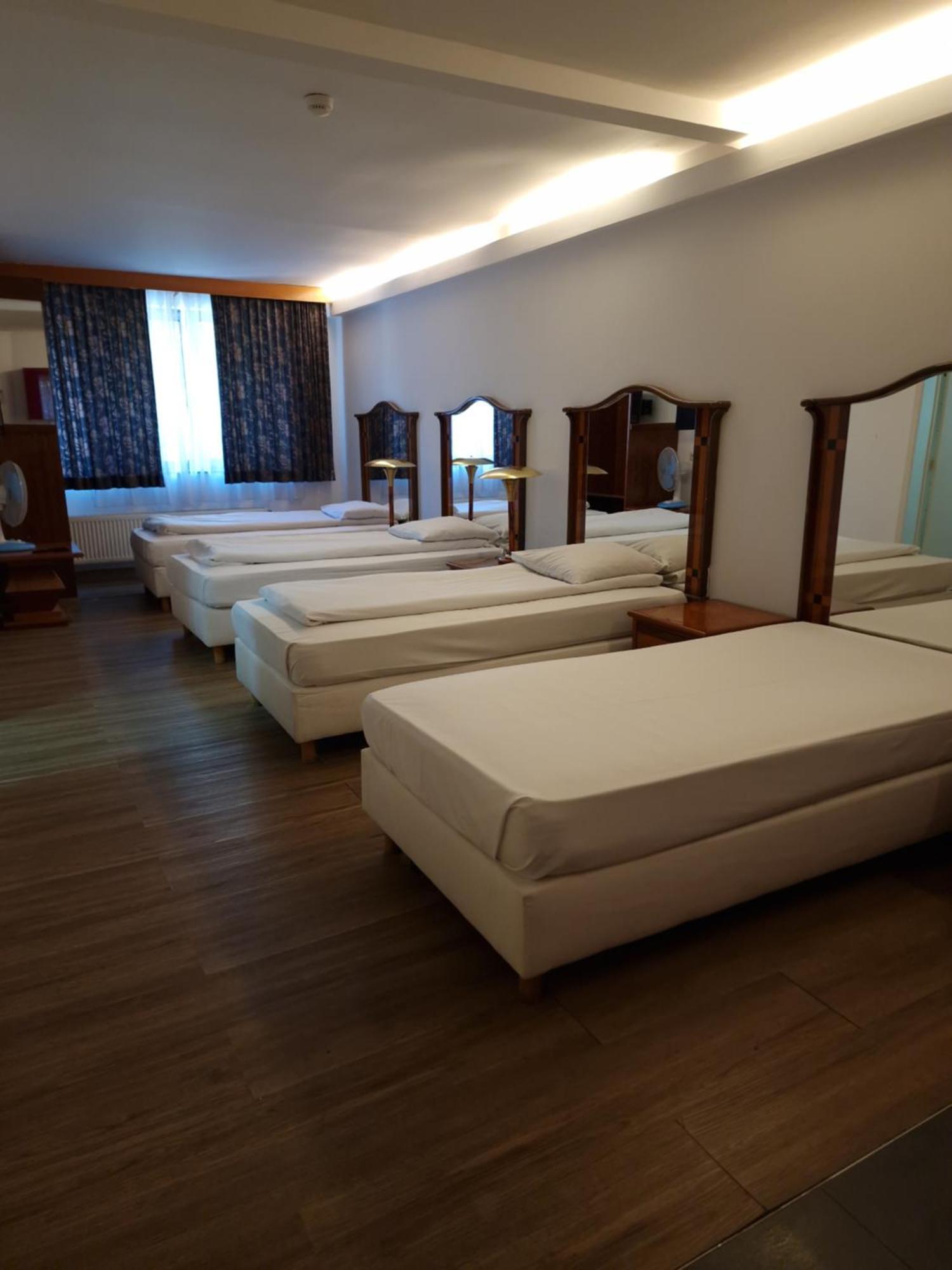 Sky Apart Hotel - Hotel Eurocap Jette Bagian luar foto