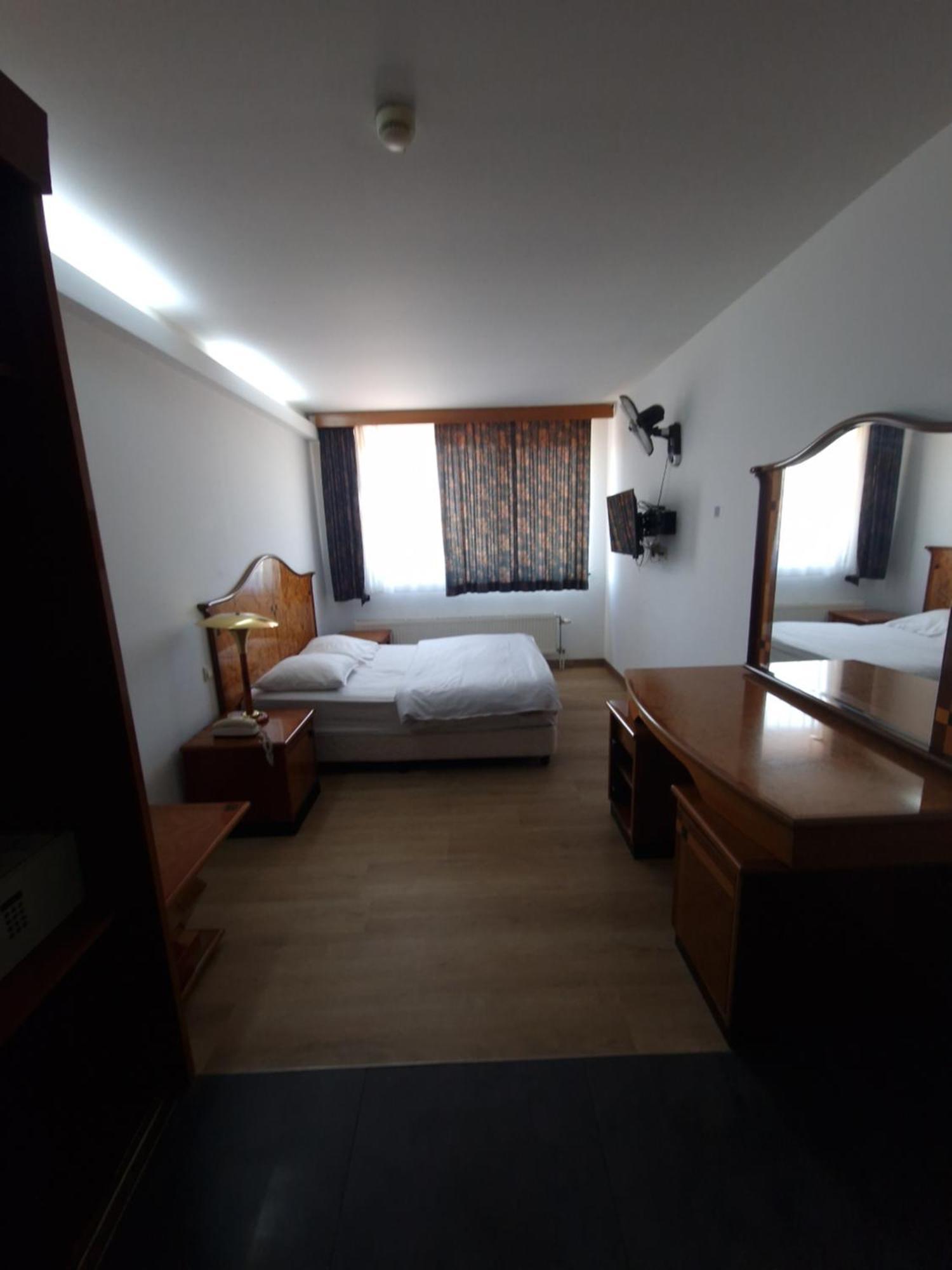 Sky Apart Hotel - Hotel Eurocap Jette Bagian luar foto