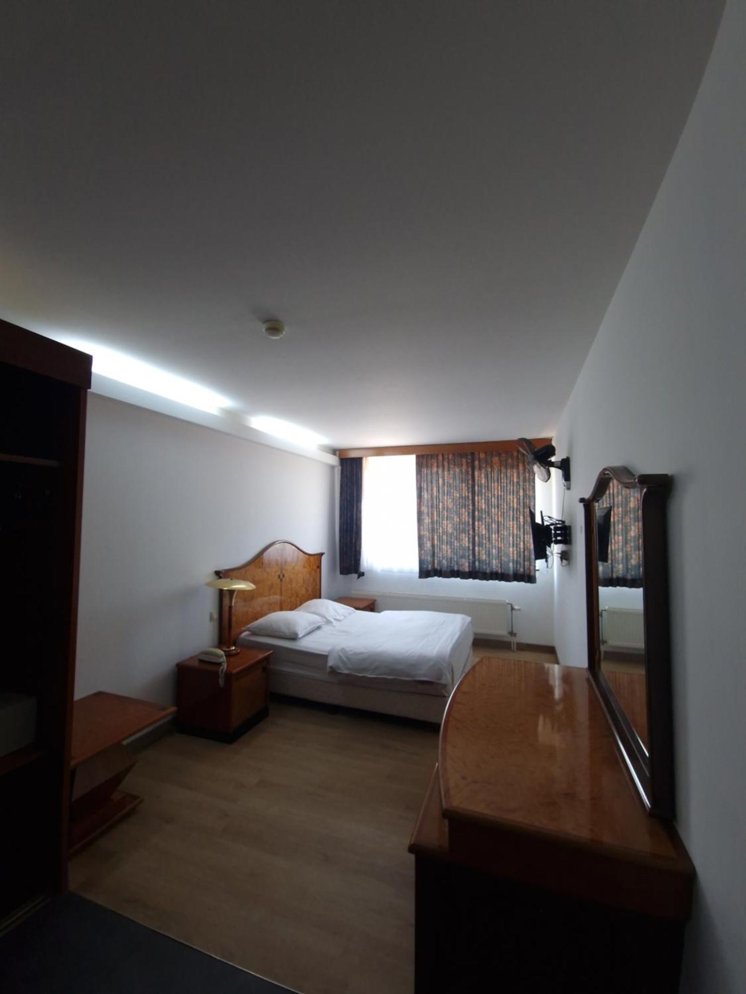 Sky Apart Hotel - Hotel Eurocap Jette Bagian luar foto