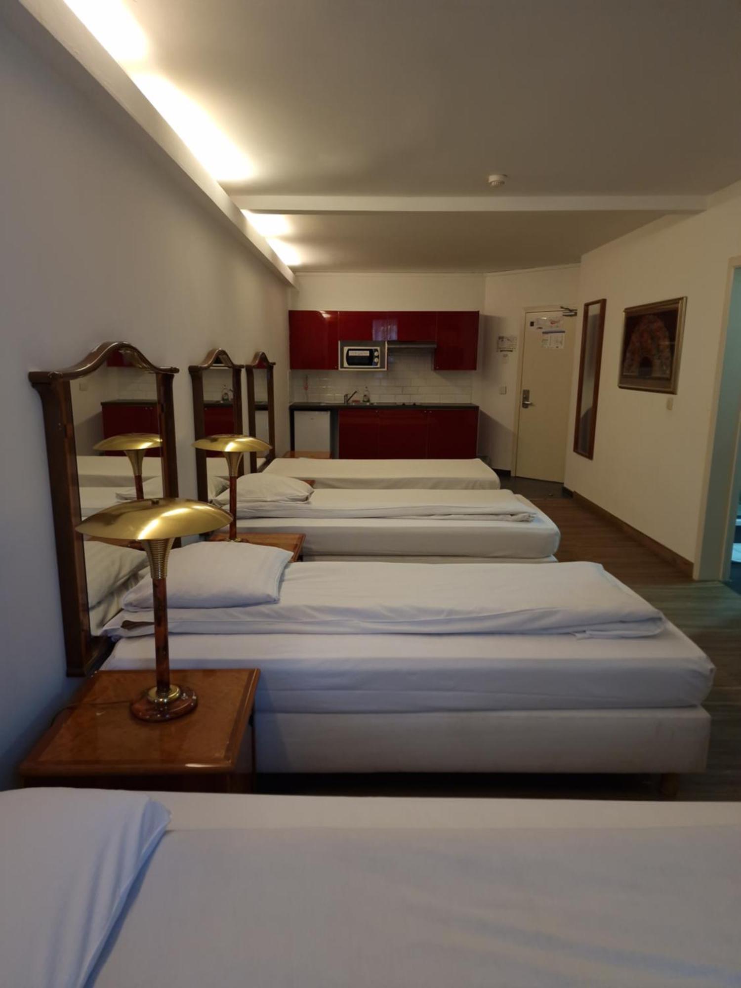 Sky Apart Hotel - Hotel Eurocap Jette Bagian luar foto