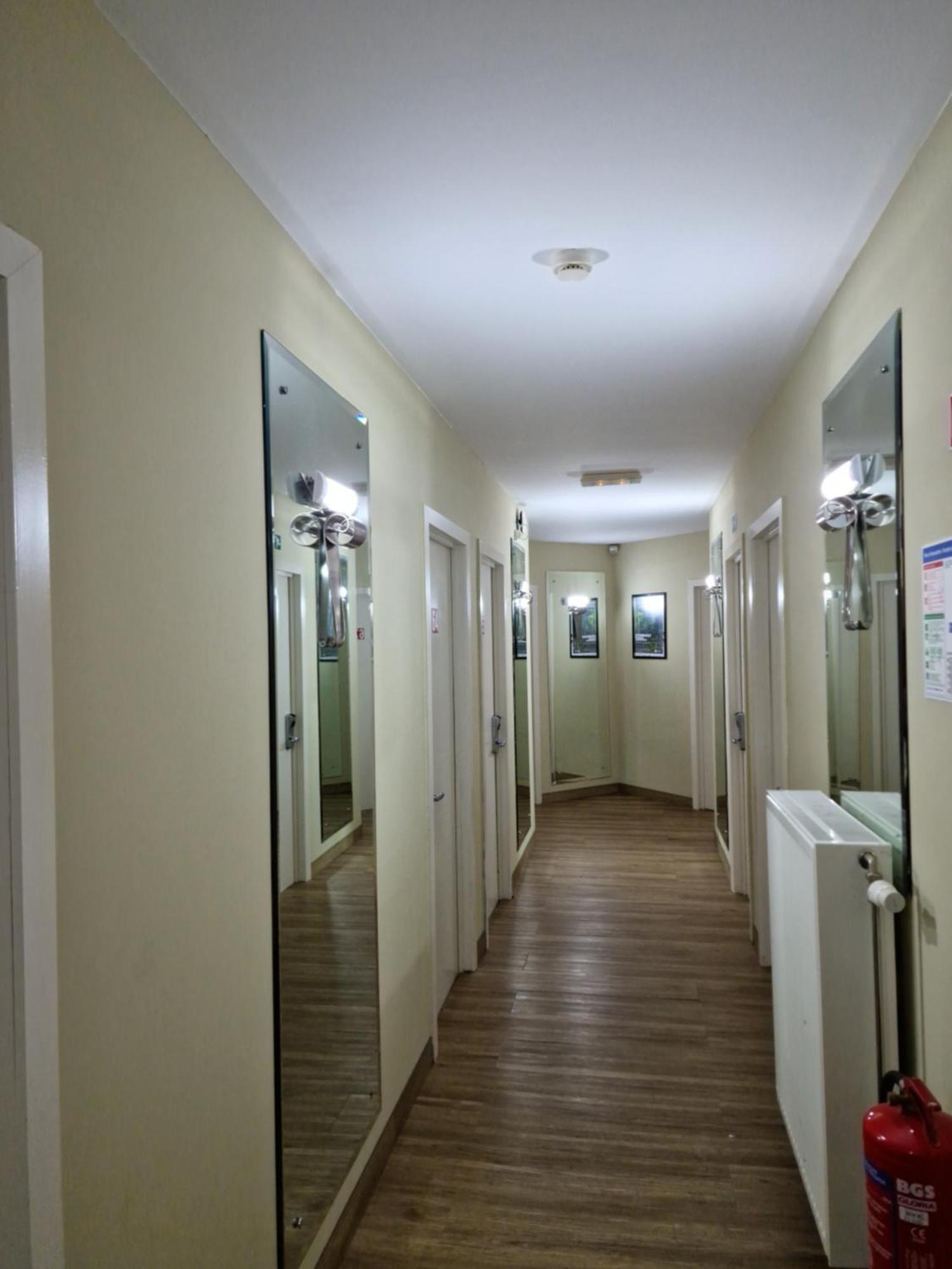 Sky Apart Hotel - Hotel Eurocap Jette Bagian luar foto