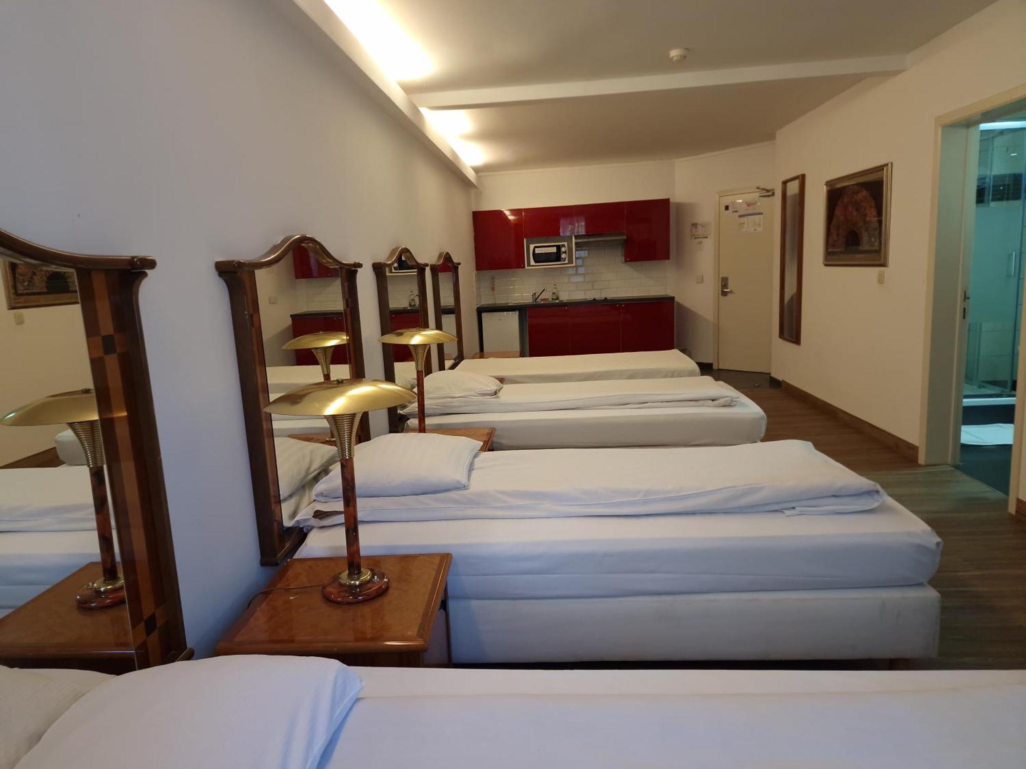 Sky Apart Hotel - Hotel Eurocap Jette Bagian luar foto