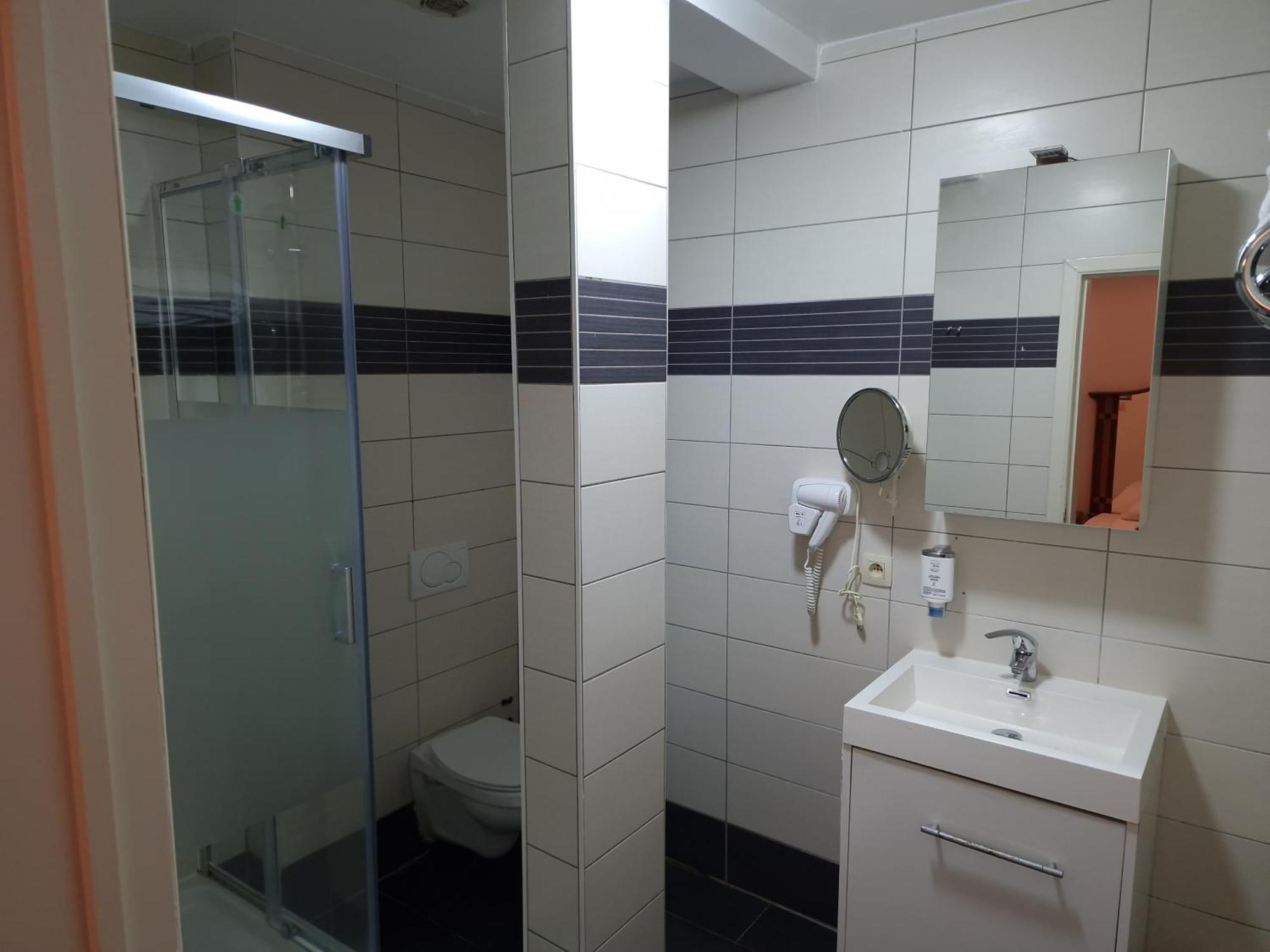 Sky Apart Hotel - Hotel Eurocap Jette Bagian luar foto