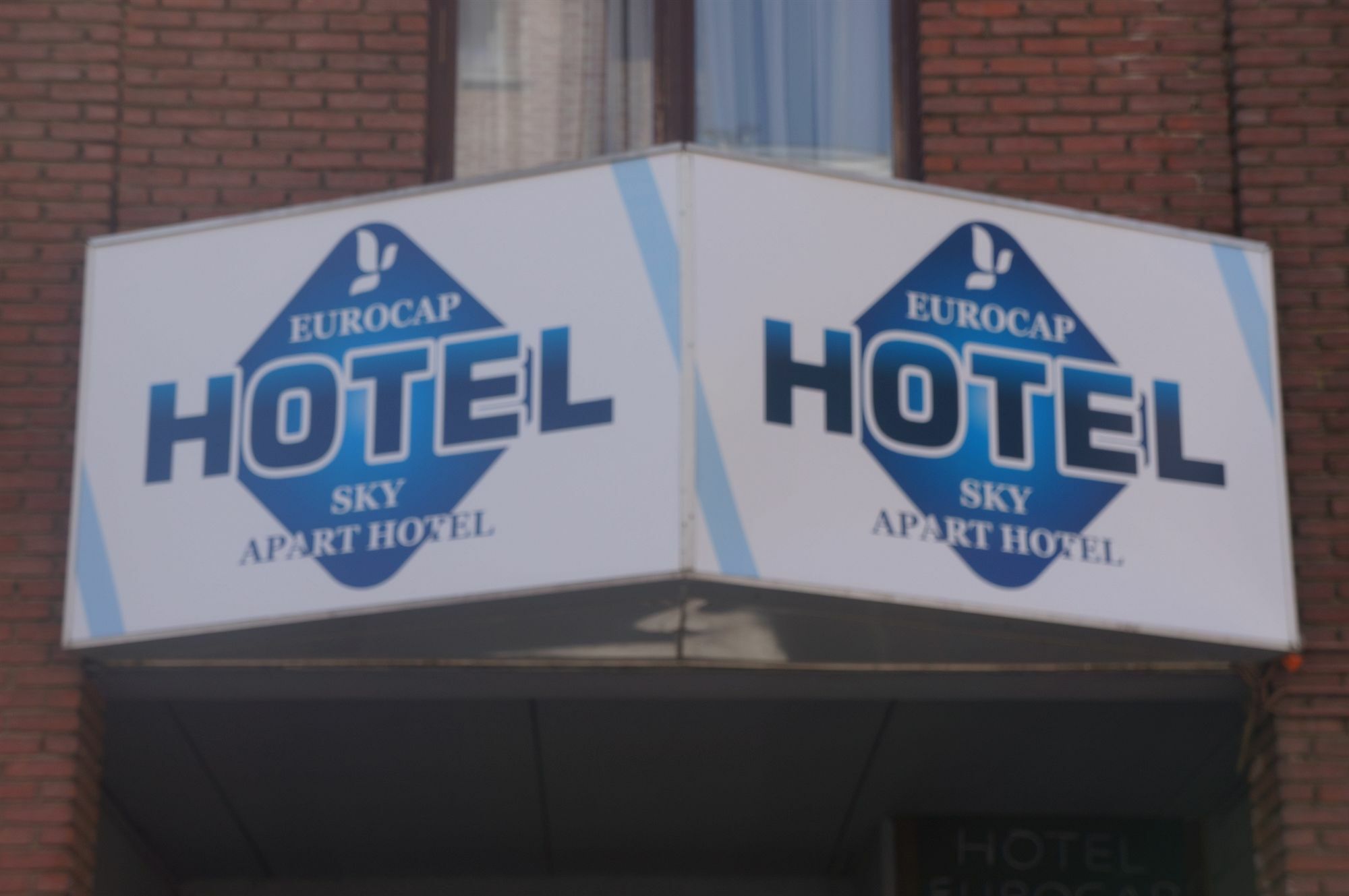 Sky Apart Hotel - Hotel Eurocap Jette Bagian luar foto